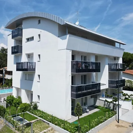 Pool 400m From Bibione