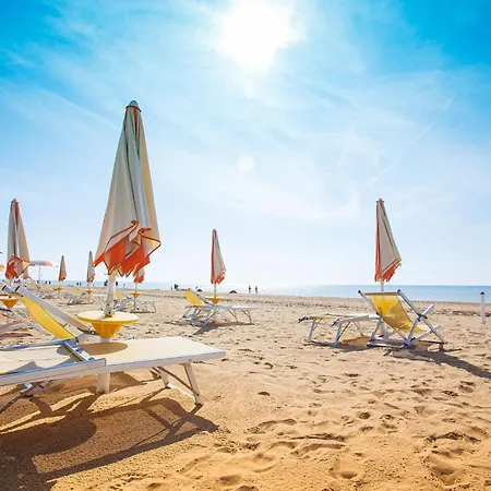 Pool 400m From Bibione